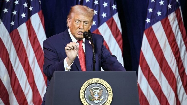 "Je n'ai pas besoin du droit international" : Donald Trump affirme que "sa moralité" est la seule