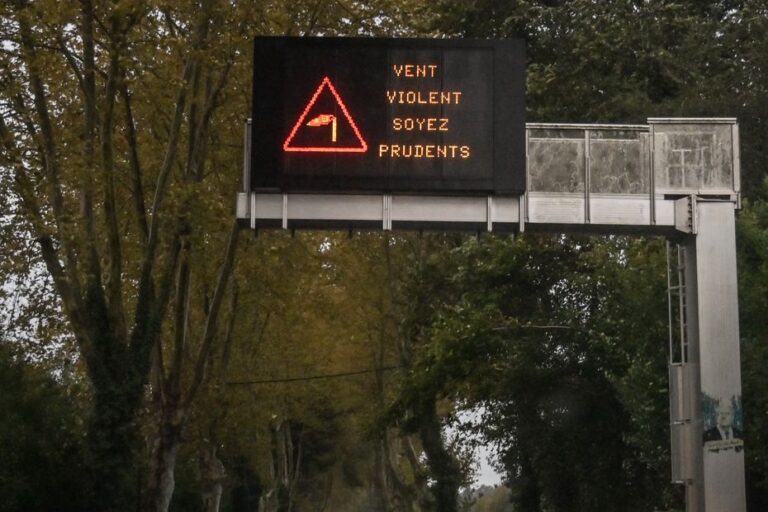 Tempête Goretti : perturbations dans les transports et foyers privés d'électricité. El título