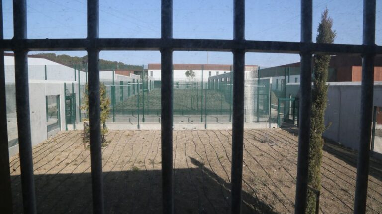 Trois agents du centre pénitentiaire d'Aix-Luynes "violemment agressés" par un détenu, selon